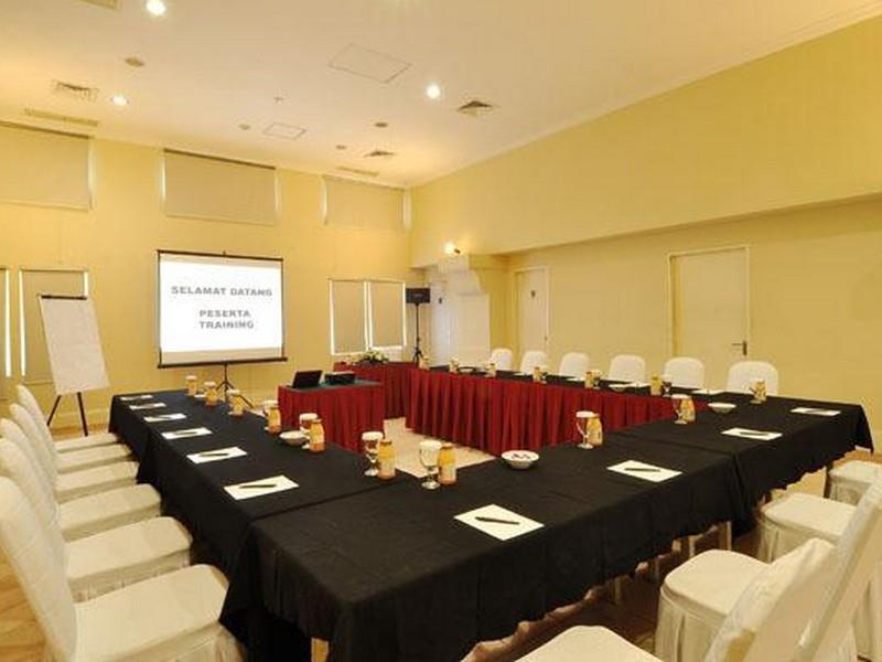 Batavia Hotel & Serviced Apartments Jakarta Exterior photo